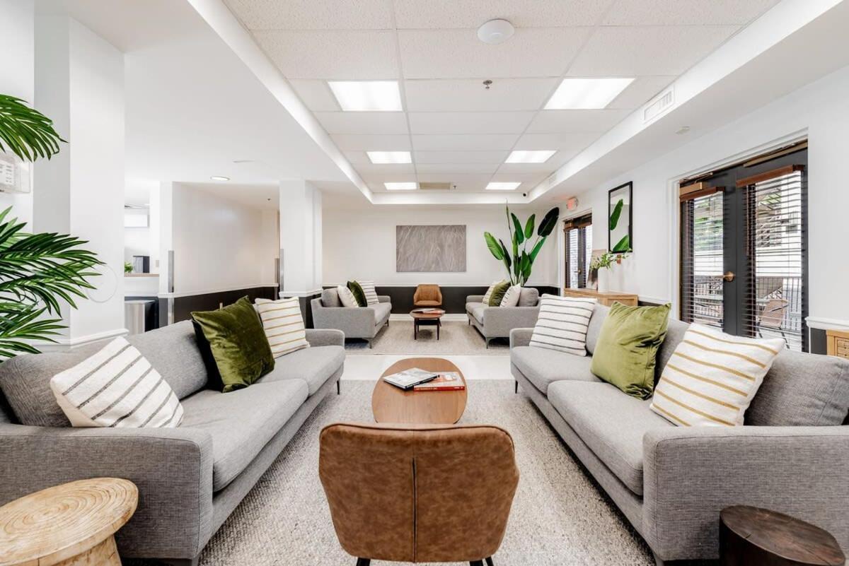 Cozysuites Cwe King Suite With Parking! Tower Grove Экстерьер фото