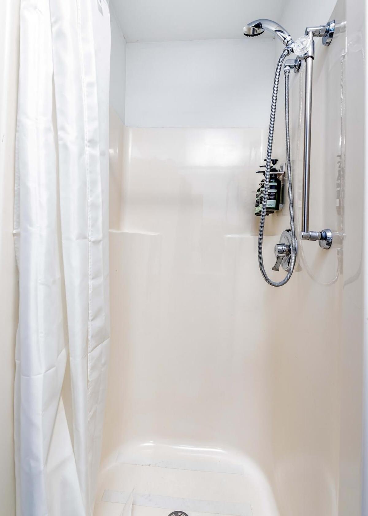 Cozysuites Cwe King Suite With Parking! Tower Grove Экстерьер фото