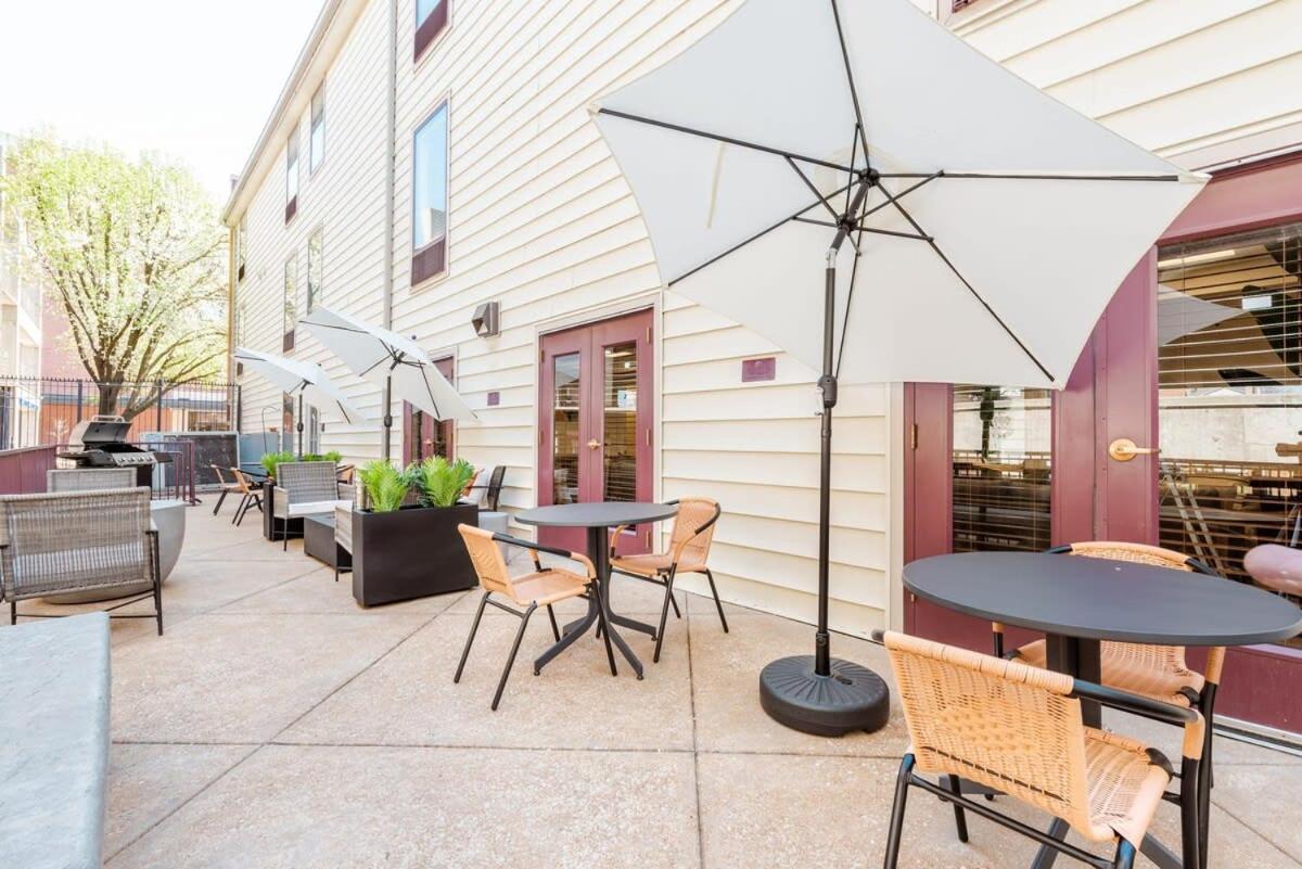 Cozysuites Cwe King Suite With Parking! Tower Grove Экстерьер фото
