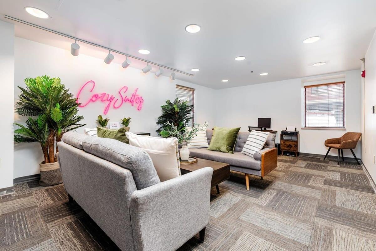 Cozysuites Cwe King Suite With Parking! Tower Grove Экстерьер фото